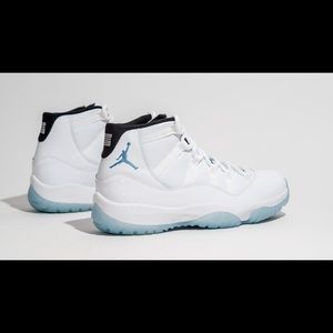 Jordan 11 Columbia (Legend Blue)